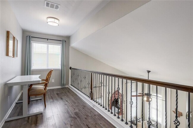Building Photo - 529 Trinity Bend