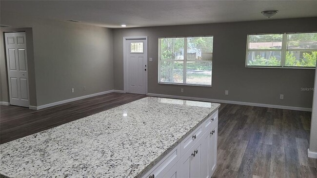 Building Photo - 4611 W Villa Rosa St