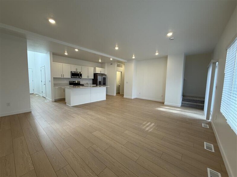 Building Photo - 1514 W Bright Eyes Ln