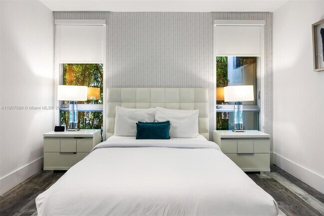 Building Photo - 300 Royal Plaza Dr