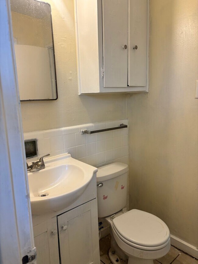 Building Photo - 318 Queen Marie Ln