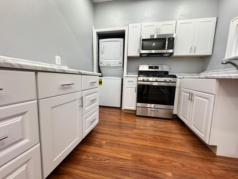 Building Photo - 51 Poe Ave