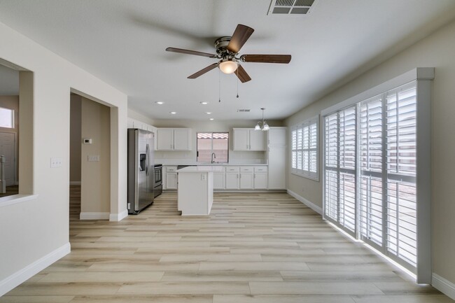 Building Photo - Beautiful 4-Bedroom Home Near Downtown Sum...
