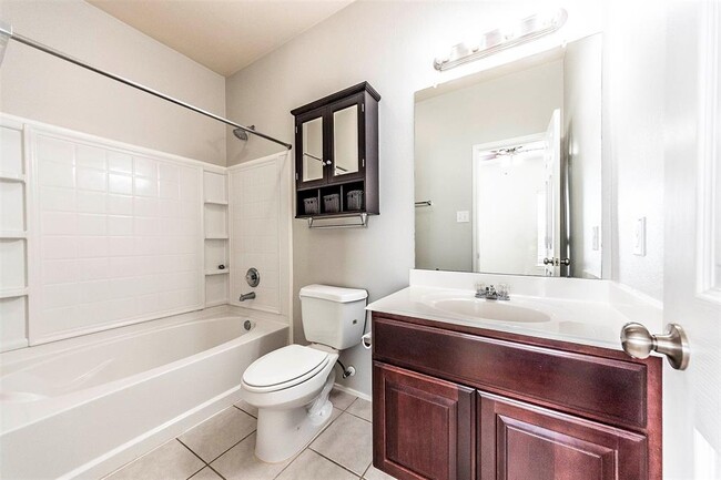 Building Photo - 1721 Kemah Village Dr