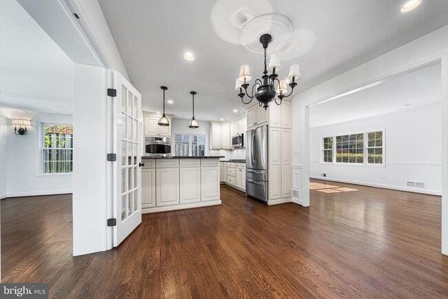 Building Photo - 2718 S June St