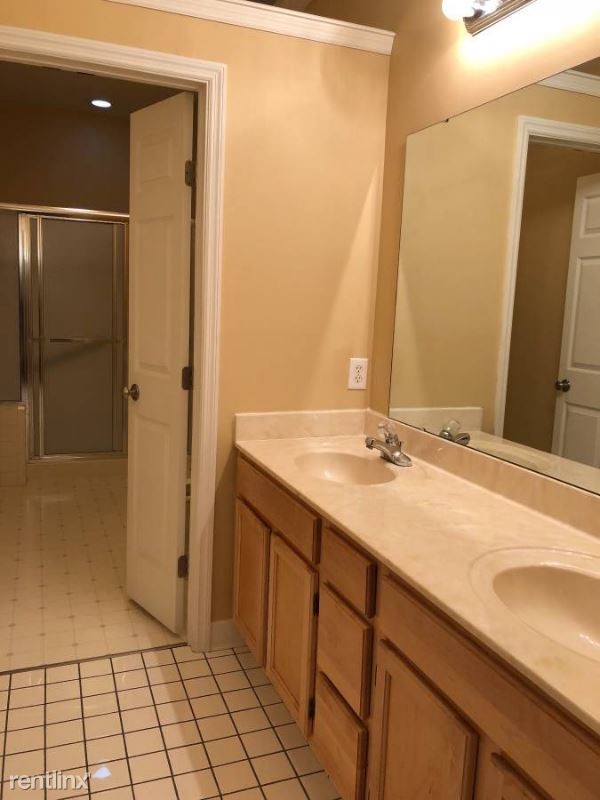 Building Photo - 7576 Mansion Cir