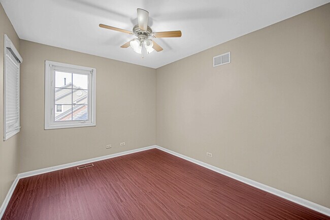 Building Photo - 436 W Parkside Dr