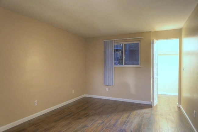 Building Photo - Condo for Rent in Overlake - Bellevue Area!