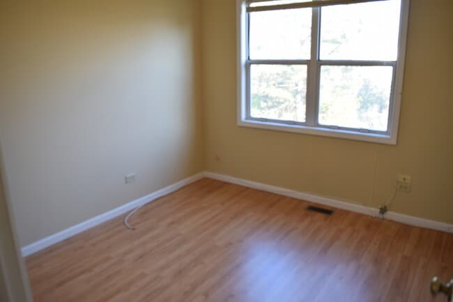 Building Photo - 1256 Robin Dr