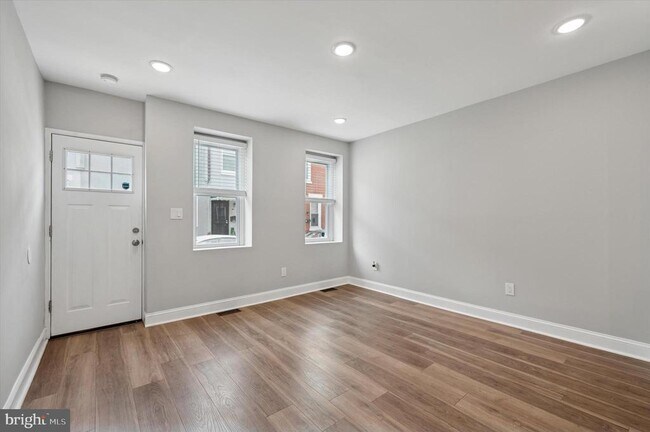 Building Photo - 447 Durfor St
