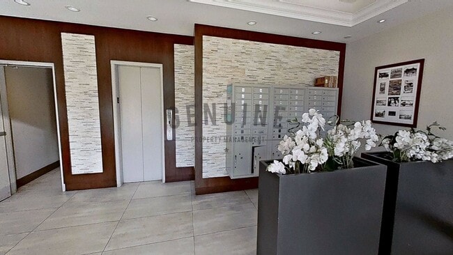 Building Photo - 2Bd 2Ba Spacious Newport Bay Front Condo