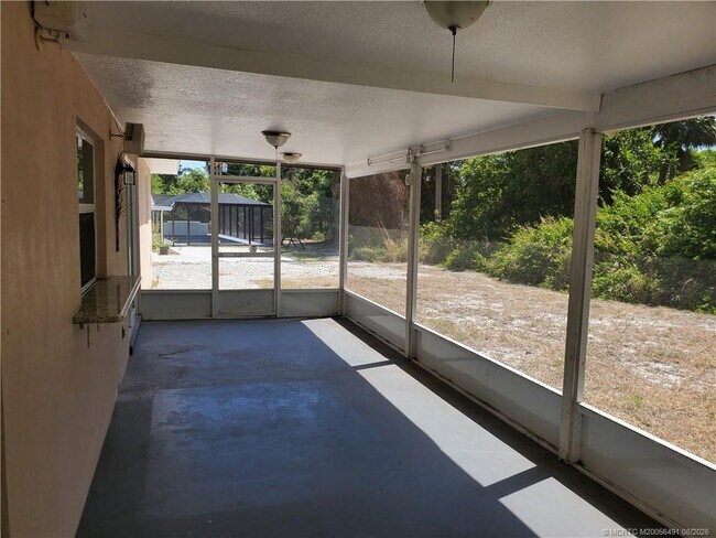 Building Photo - 1257 NE Sago Dr