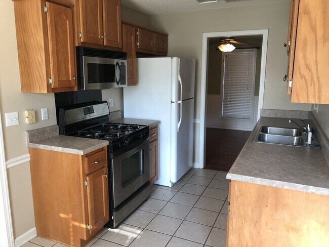 Building Photo - Corner Lot