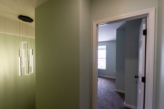 Building Photo - 335 Taylor-Mid-Term Rental