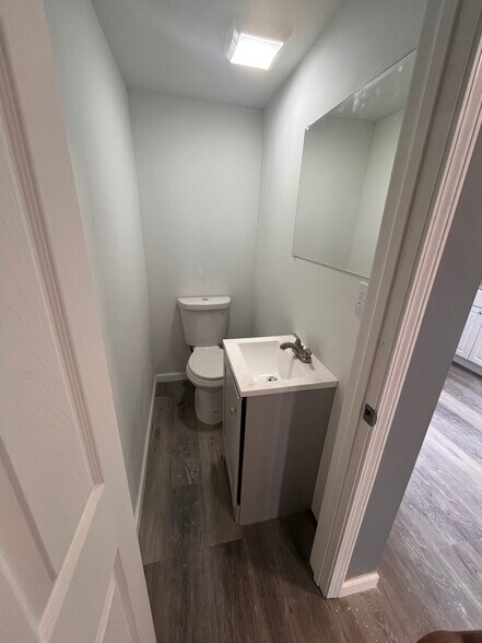 Building Photo - 5564 Hebert St