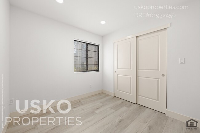 Building Photo - "Spacious 3-Bed Condo with 2 Baths in Citr...