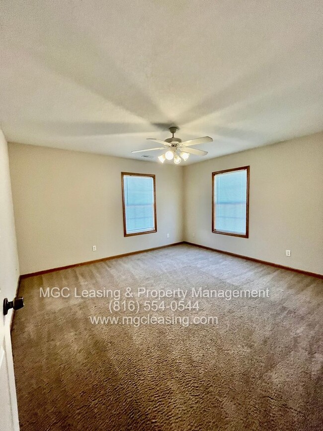 Building Photo - RANCH STYLE DUPLEX AVAILABLE NOW - SELF-TOUR!