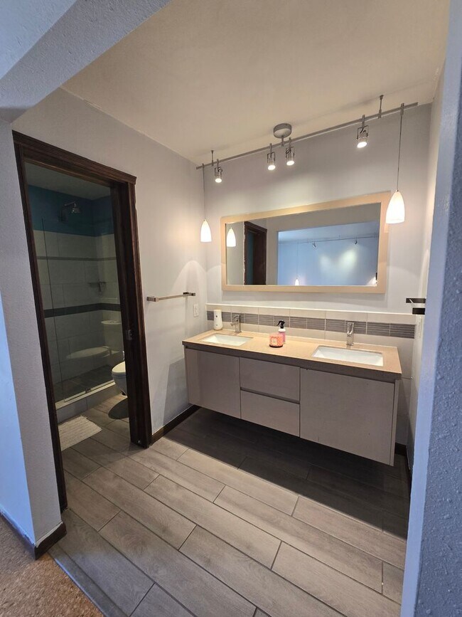 Building Photo - 2116 Circlewood Pl