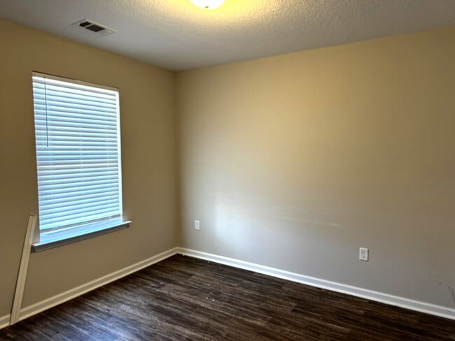 Building Photo - 433 Andover Dr