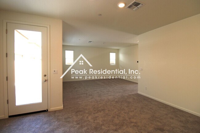 Building Photo - Brand New Rocklin 4bd/3ba House with 2 Car...