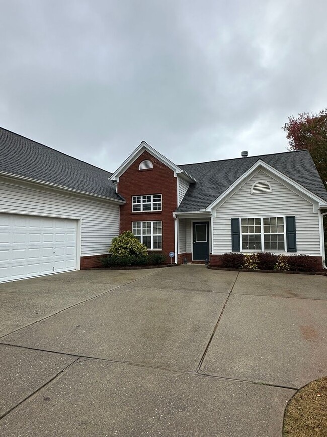 Primary Photo - 4 Bedroom home in Gainesville!