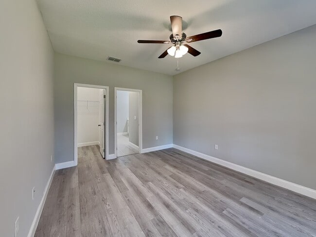 Building Photo - 7669 N Paris Dr