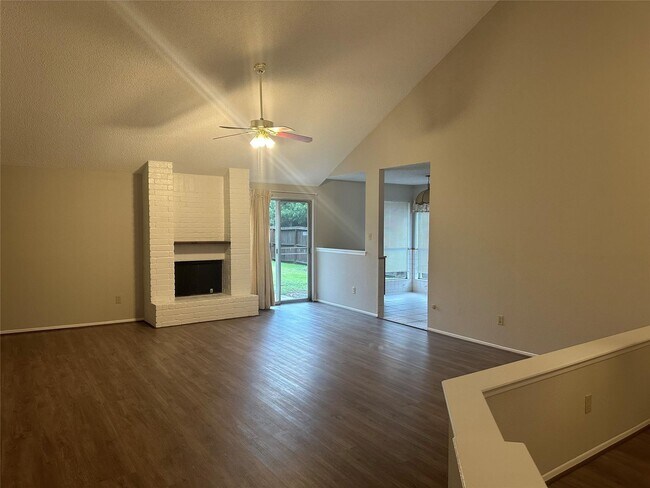 Building Photo - 16043 Beechnut St