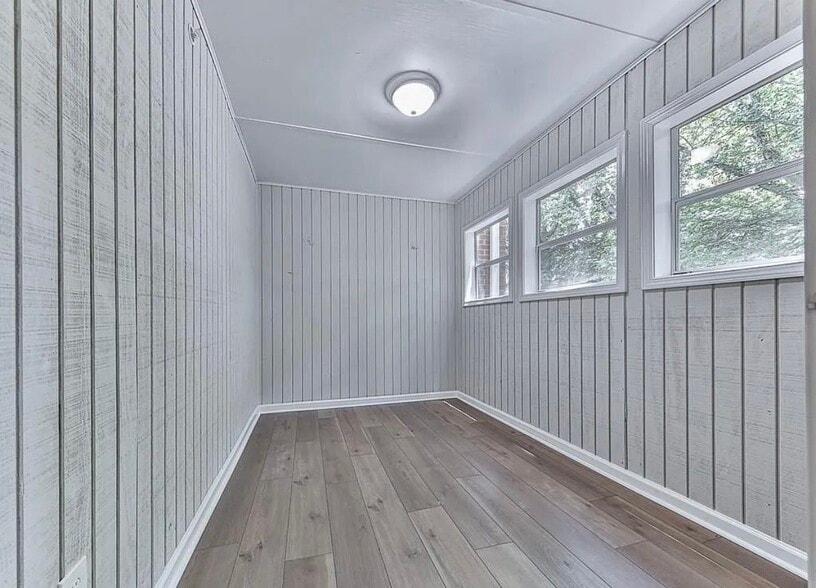 Building Photo - 1166 Booth Rd SW