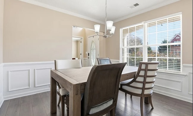 Building Photo - Close to Parks, Shops & Schools — Live Where Convenience Matters