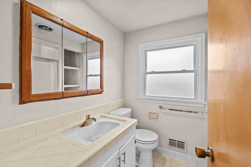 Building Photo - 3735 Heatherdowns Blvd