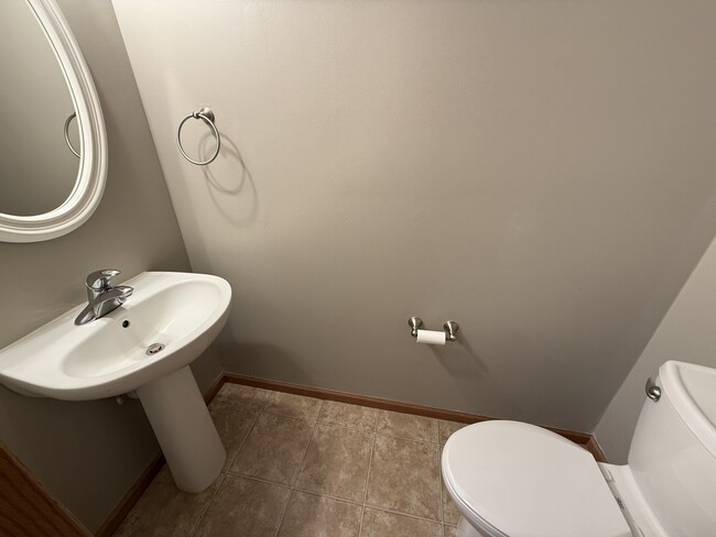 Building Photo - 10530 Pond Curve