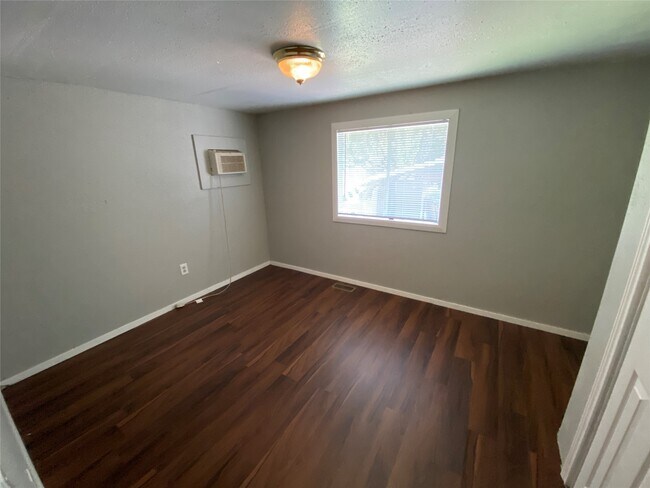 Building Photo - 109 Birchwood Dr