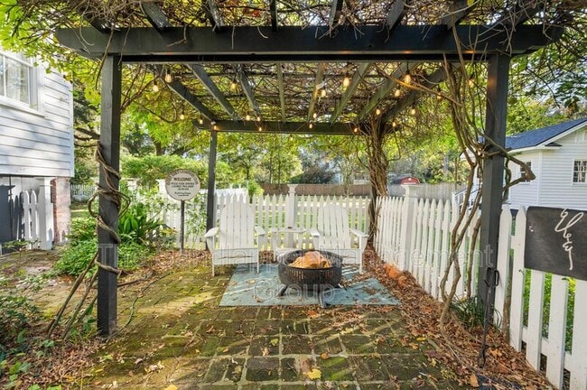 Building Photo - 216 W Carolina Ave