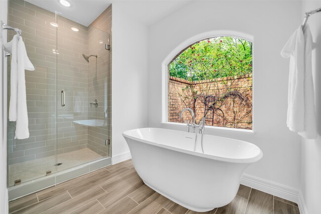 Building Photo - 11314 Williamsburg Dr