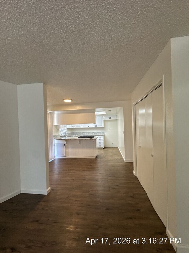 Building Photo - 3103