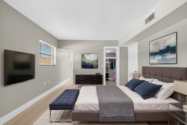 Building Photo - 2018 SW 29th Ct