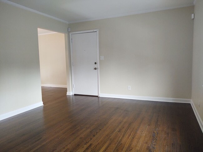 Building Photo - Cozy Condo located in McAlway Manor in Cot...