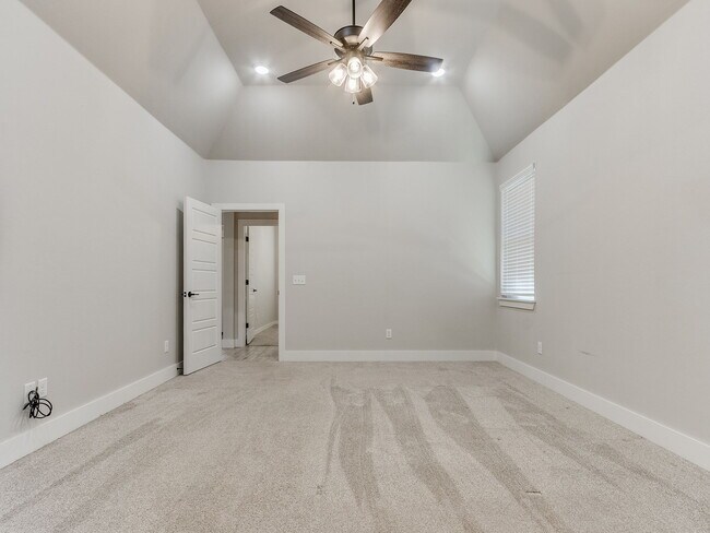 Building Photo - 3201 Hayven Cir