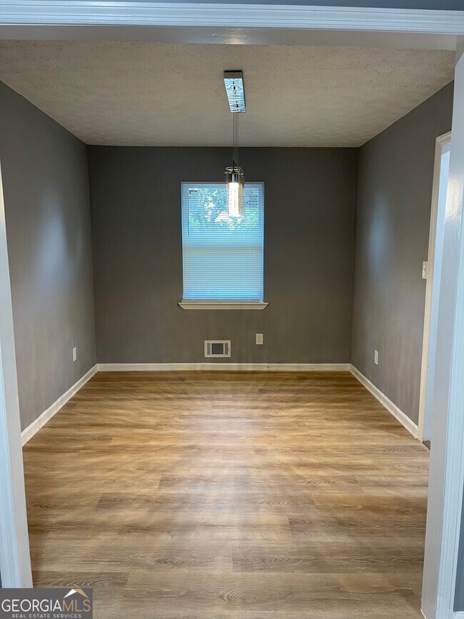 Building Photo - 235 Deerfield Dr