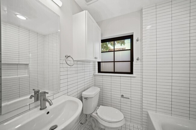 Building Photo - 520 Lovett Blvd