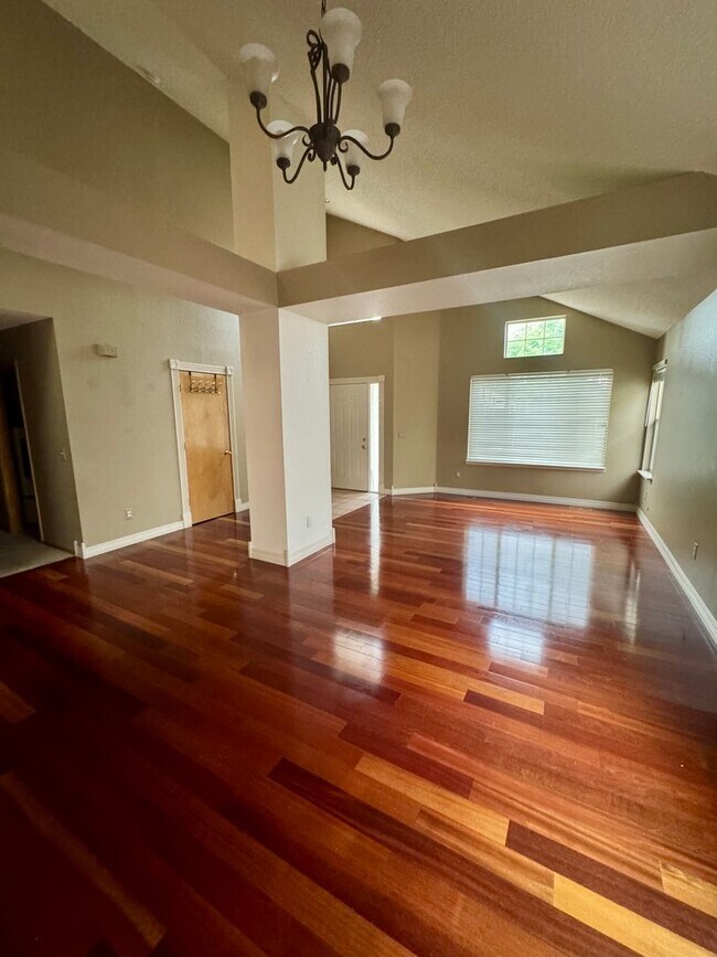 Building Photo - Gorgeous 4 bedroom with Loft and 3 car gar...