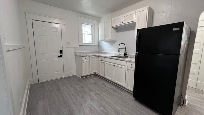 Building Photo - 1707 Holladay St