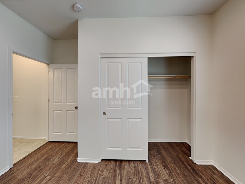Building Photo - 1021 E Lumberjack Trail