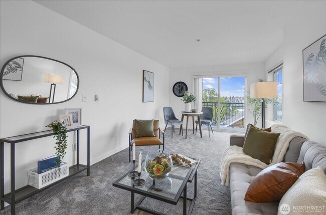 Building Photo - 1909 10th Ave W