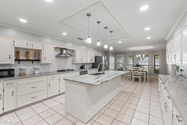 Building Photo - 4 Bedroom 3.5 bath in Greenacres