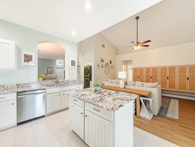 Building Photo - 1143 Canoe Point