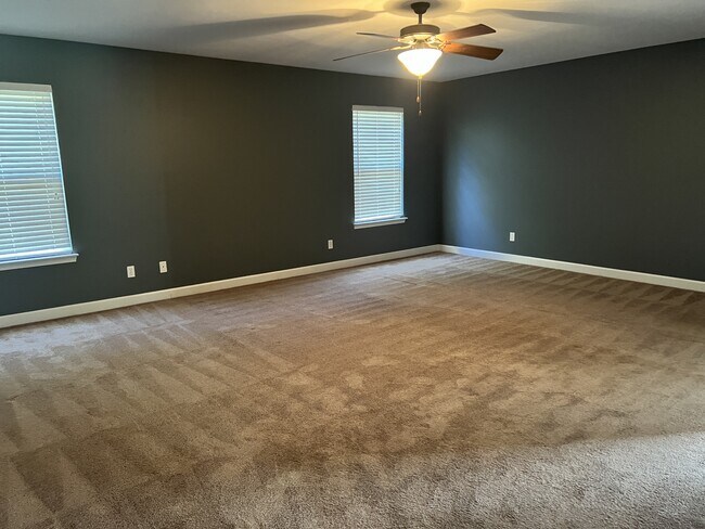 Building Photo - 6005 Fiori Dr