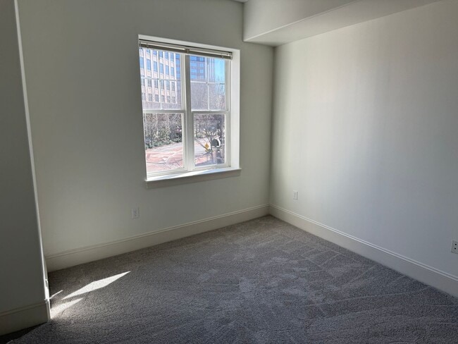 Building Photo - 4620 Piedmont Row Dr