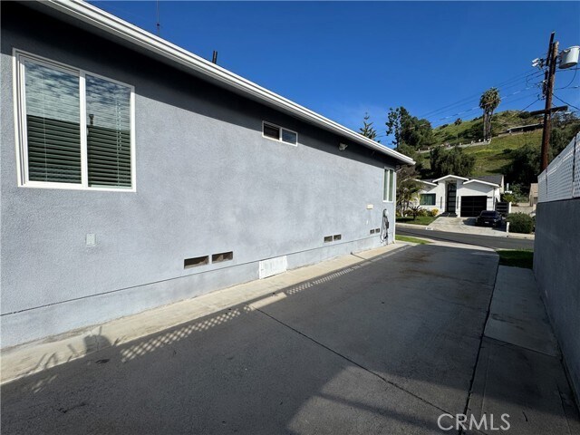 Building Photo - 8633 Bluffdale Dr