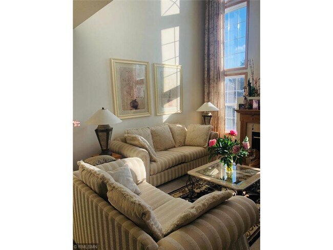 Building Photo - 15222 Florist Cir